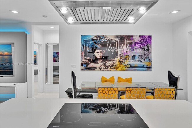 Building Photo - 1002 10th St