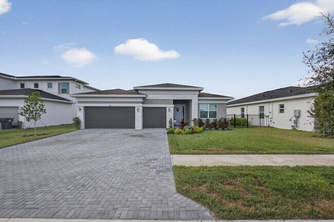 Building Photo - 1543 Stockbridge St