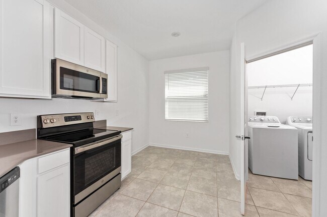 Building Photo - 860 Daring Dr
