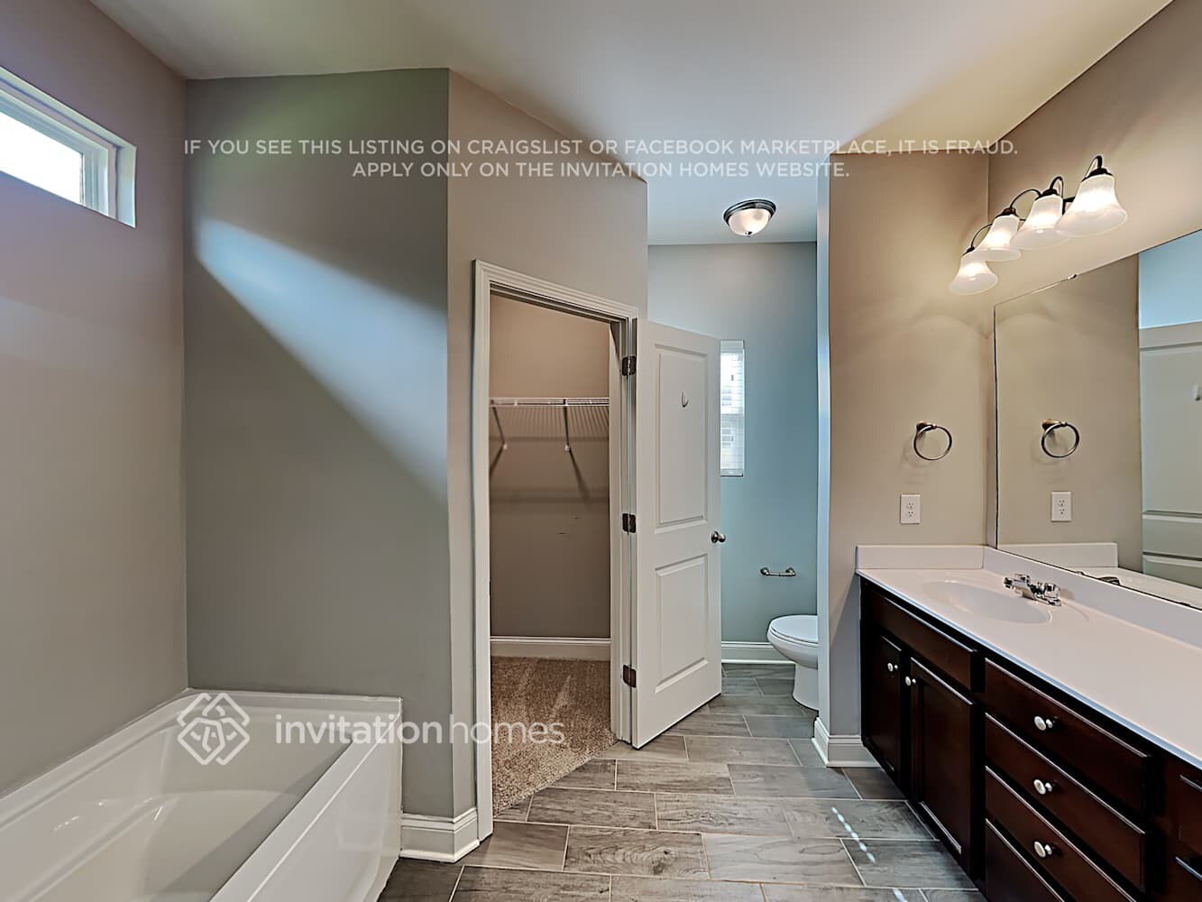 Building Photo - 2813 Santiago Circle