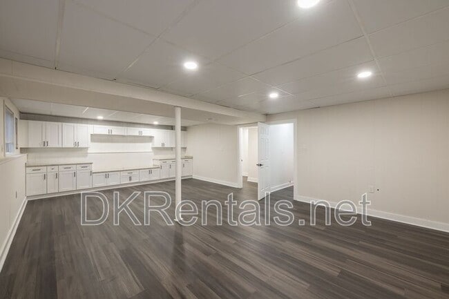 Building Photo - 237 Park Ave