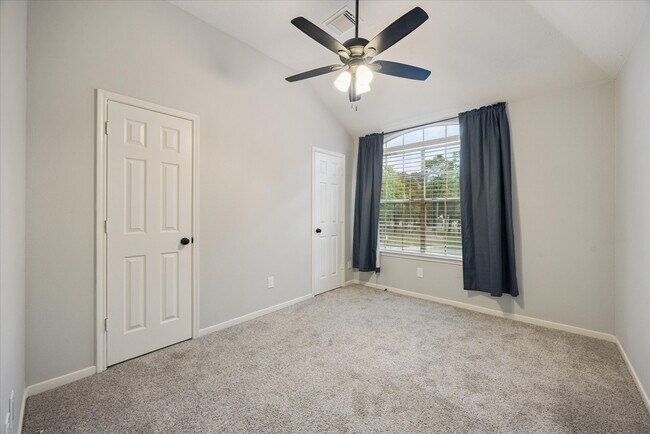 Building Photo - 606 Pine Walk Trail
