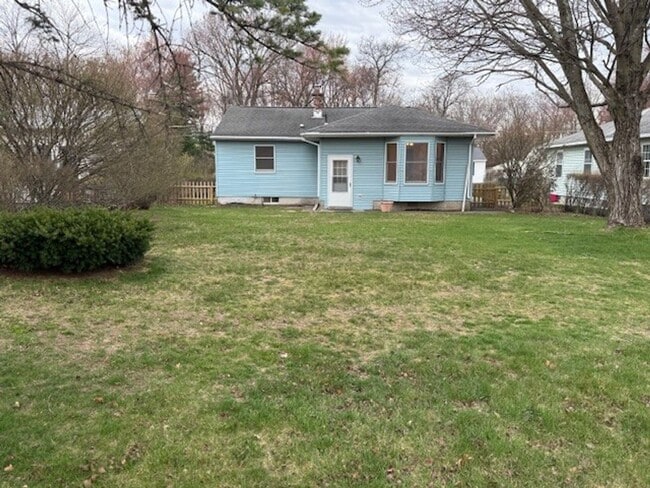 Building Photo - 2 BD  1 BA  South Colonie Schools