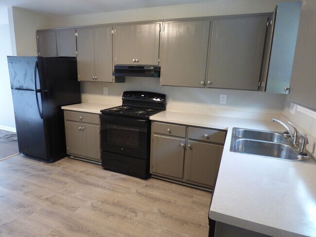 Building Photo - 1166 Meadowview Dr