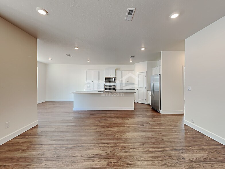 Building Photo - 2010 N Oconner Ave