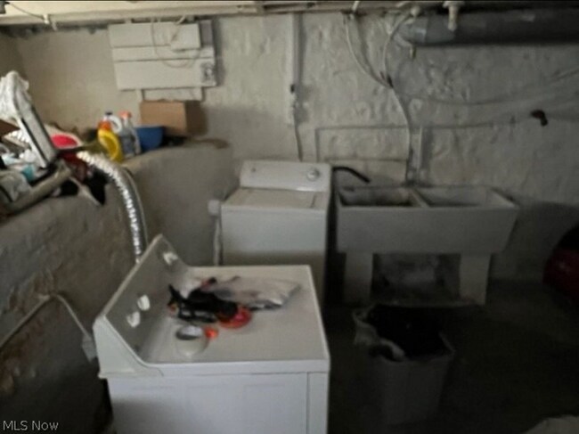 Building Photo - 1337 E 68th St