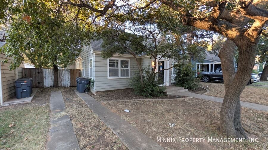 Primary Photo - 2407 22nd St