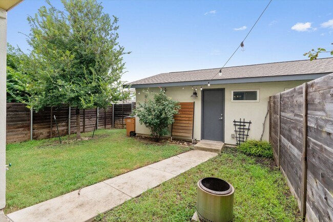 Building Photo - 8809A Whitter Dr