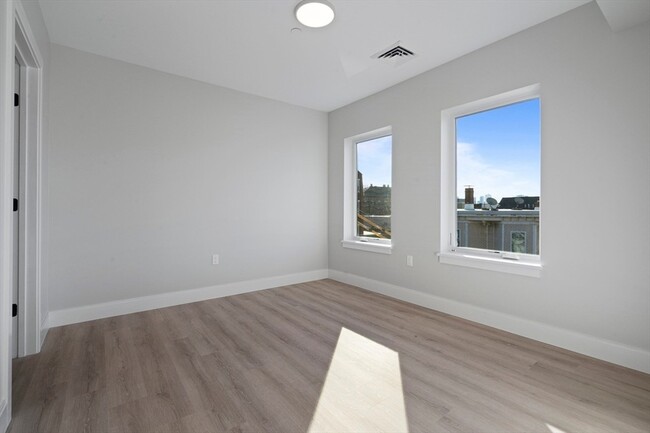Building Photo - 25 2nd St