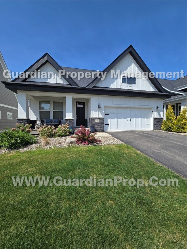 Building Photo - Chaska luxury home, Extra-large living areas, Owners suite, Walkout patio