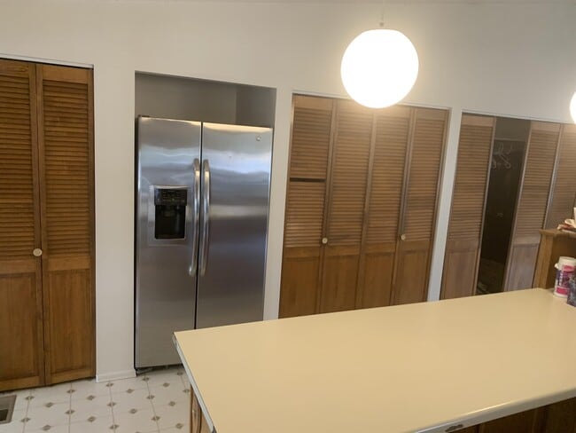 Building Photo - 711 Downing Way