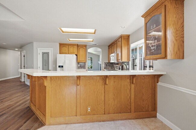 Building Photo - Executive Rental in Gold Hills