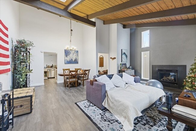 Building Photo - 401 Eastwood Dr