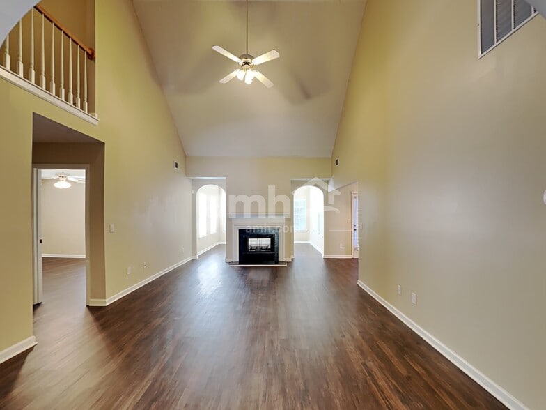 Building Photo - 532 Halley Way