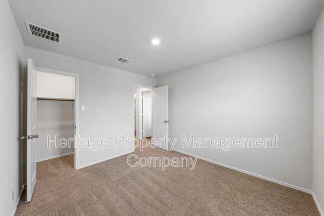 Building Photo - 6212 Sunhigh Dr