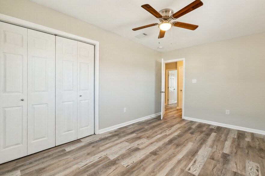 Building Photo - 1124 Tallow Tree Ln