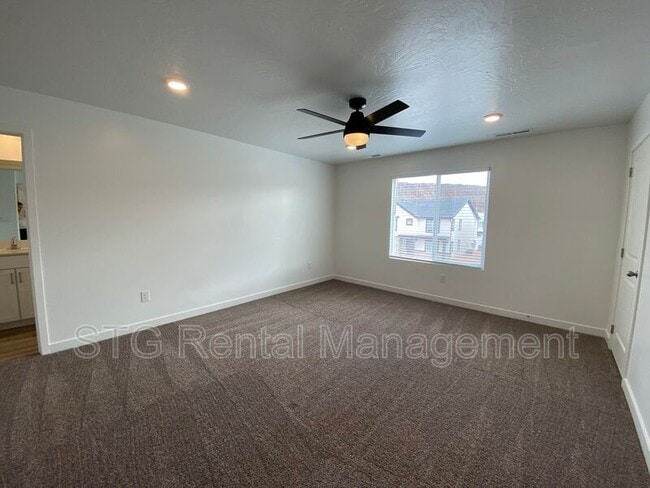 Building Photo - 3237 E Labyrinth Pt Cir