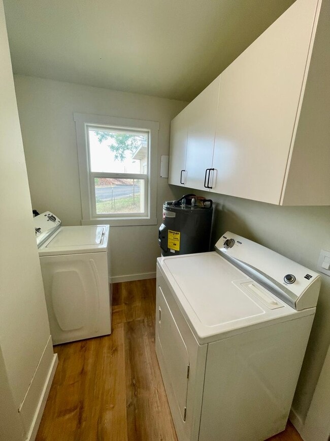 Building Photo - Updated Cottage in Pilot Rock