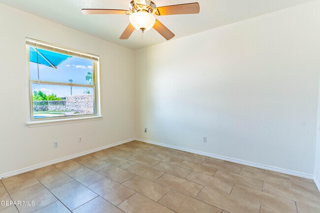 Building Photo - 7033 San Marino Dr