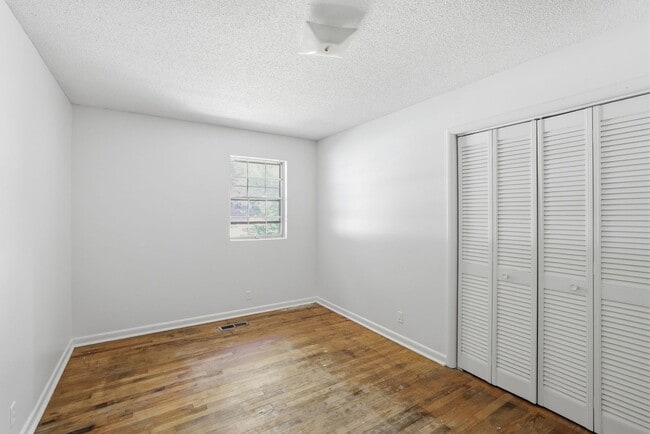 Building Photo - In the Heart of Hixson! 3 beds, 2 baths, Recent Updates!