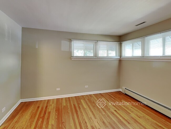 Building Photo - 3461 N Osceola Ave