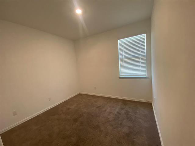 Building Photo - 1709 Lake Grove Dr