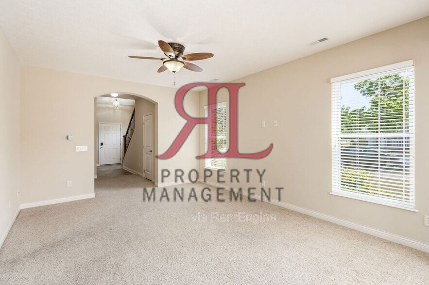 Building Photo - 6167 Upper Albany Xing Dr