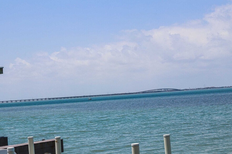 Building Photo - 200 W Kingfish St