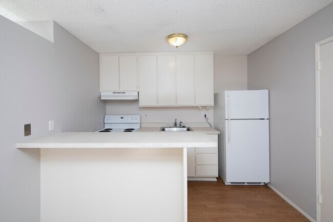 Building Photo - Charming Studio Coming Available in La Mes...
