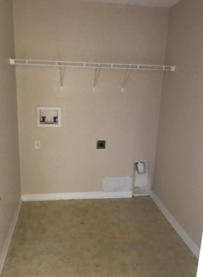 Building Photo - 3,2,2 With Great Room