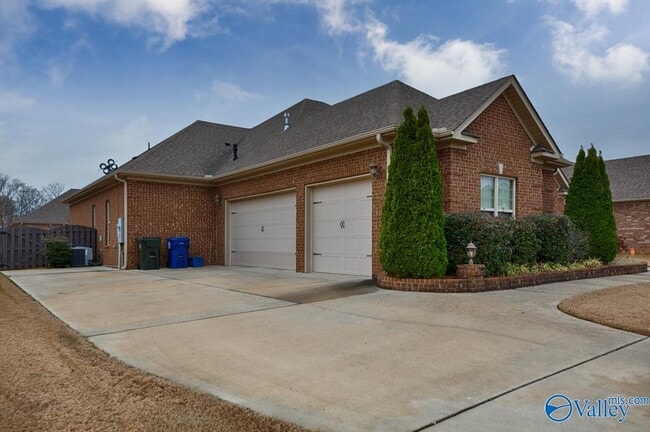 Building Photo - 104 Jenny Dr