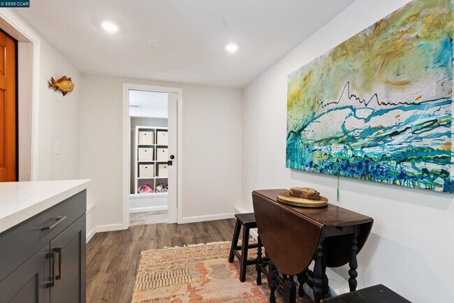 Building Photo - 1048 Leo Way