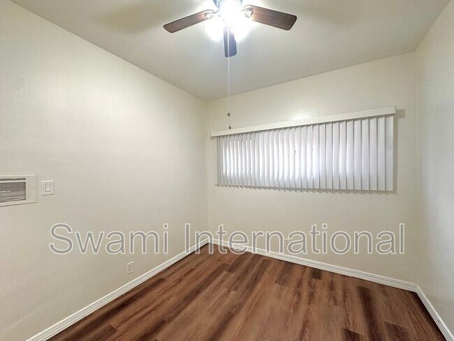 Building Photo - 1665 W 182nd St