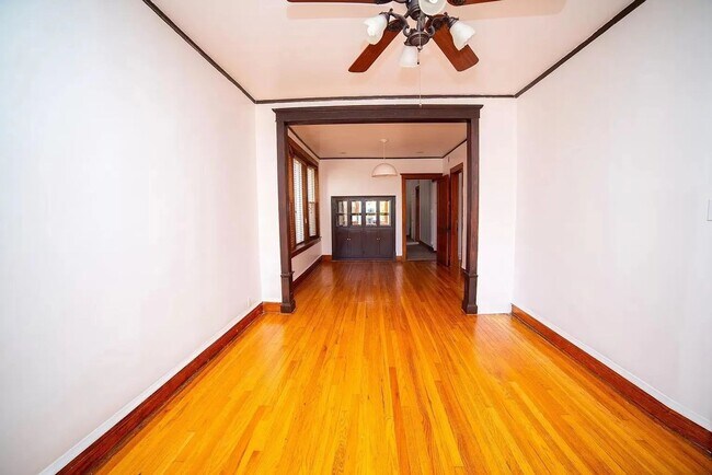 Building Photo - Humboldt Park Apartment