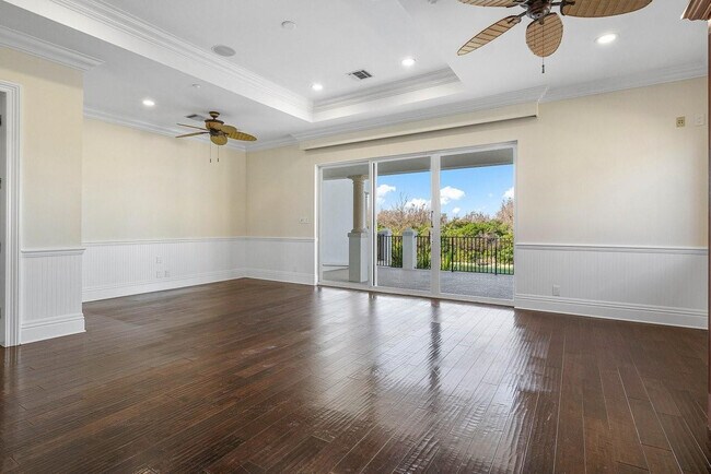 Building Photo - 549 NE 19th Ave