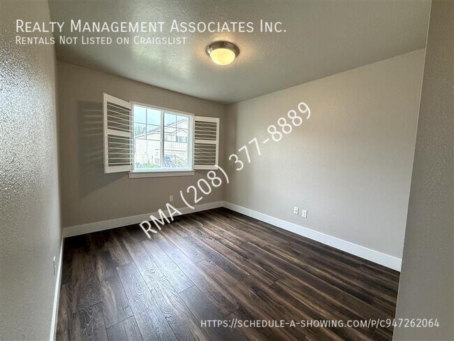 Building Photo - 6031 N Spindrift Ave