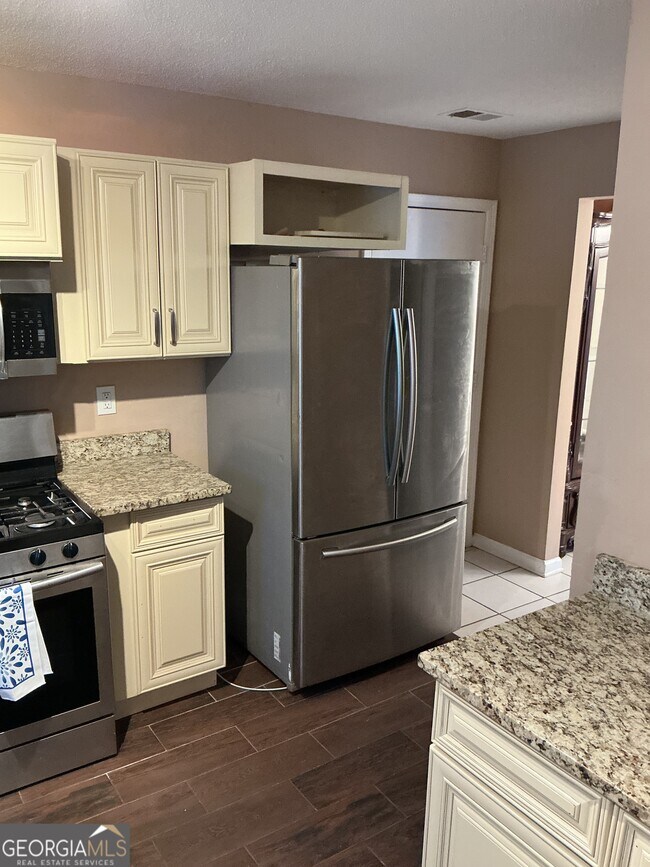 Building Photo - 7542 Mountain Creek Bluff