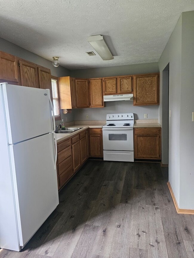 Building Photo - Adorable home ready for you!