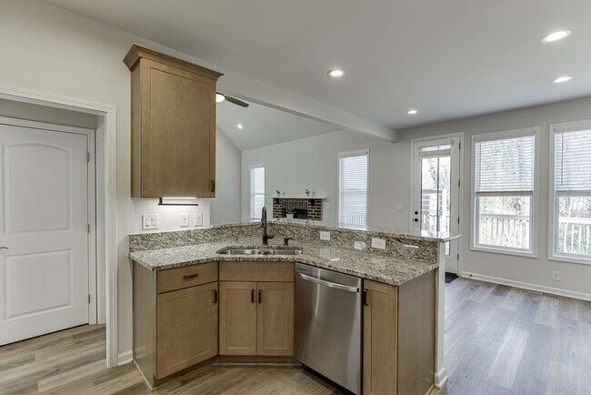 Building Photo - 3477 N Berkeley Lake Rd NW