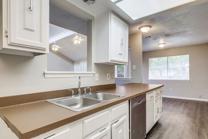 Building Photo - 2513 Richmond Dr