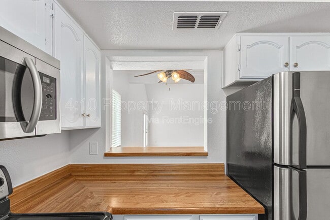 Building Photo - 405 E Linda Ln