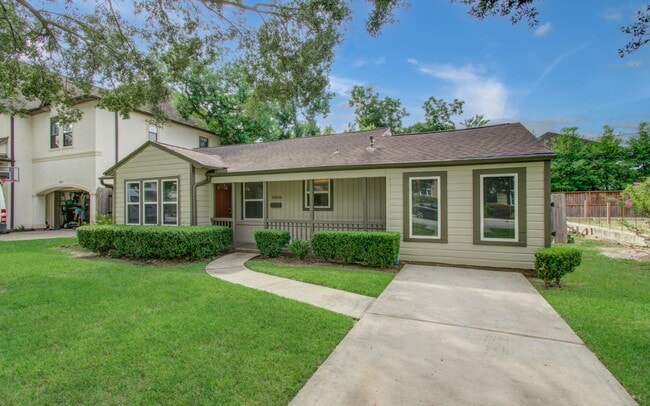 Primary Photo - 5519 Huisache St