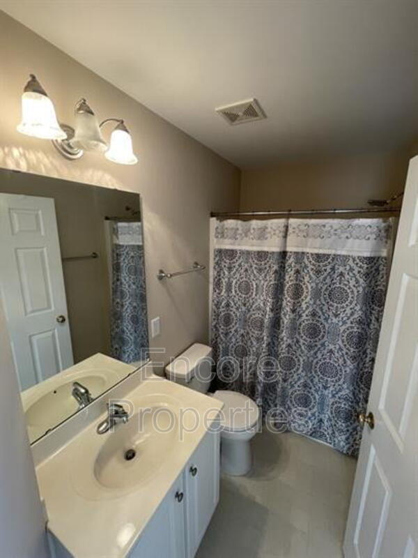 Building Photo - 10021 David Stone Dr