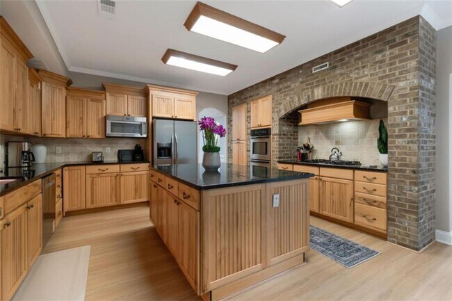 Building Photo - 100 Hardwood Ln