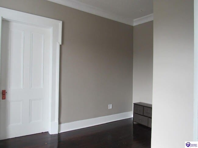 Building Photo - 208 N Mulberry St