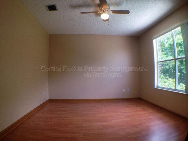 Building Photo - 2320 Justin Ave