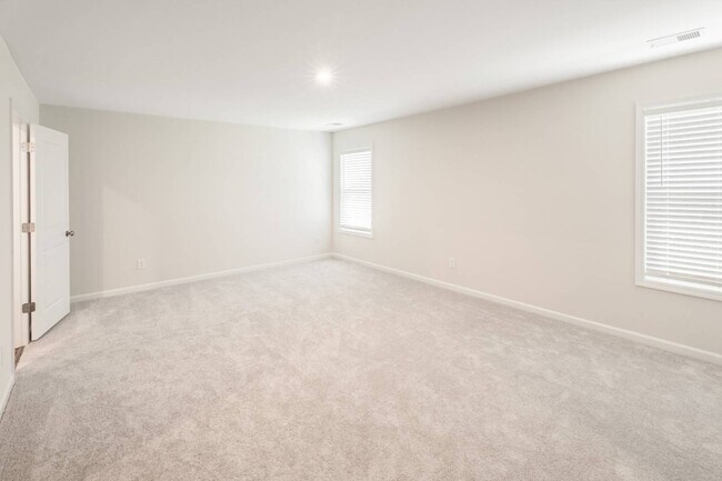 Building Photo - 421 Midland Pnes Dr