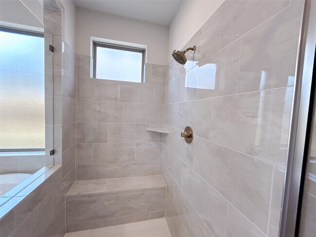 Building Photo - 5406 Holly Holw Ln