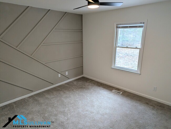 Building Photo - 5802 Lillie Dr