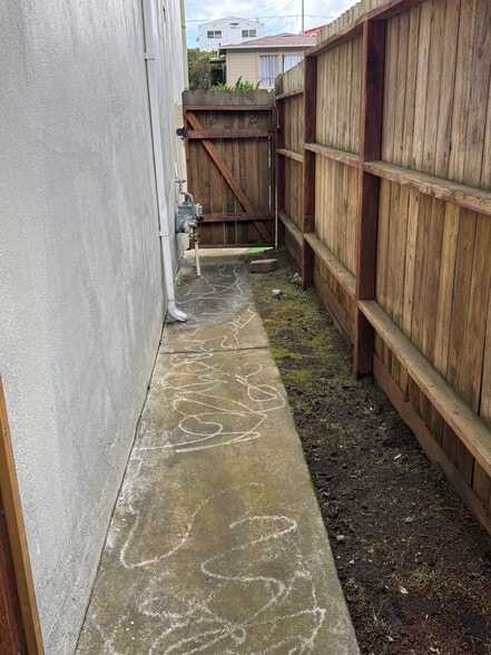 Building Photo - 211 Catalina Ave